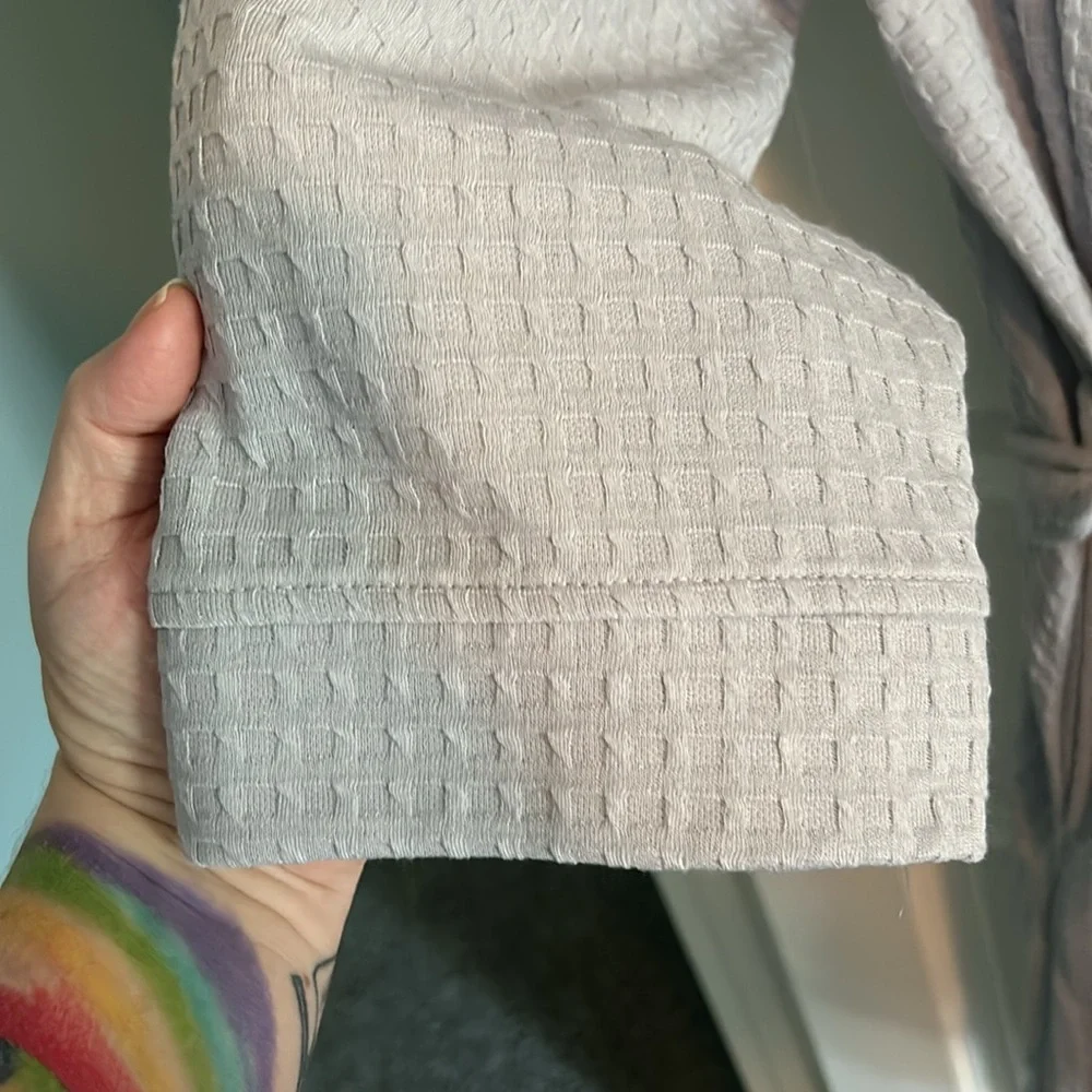 Joyspun Soft Silver Waffle Knit Kimono Tie Close Robe - Picture 8 of 16